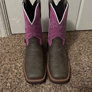 NWOT Pink and Brown Cowboy Boots Size 9